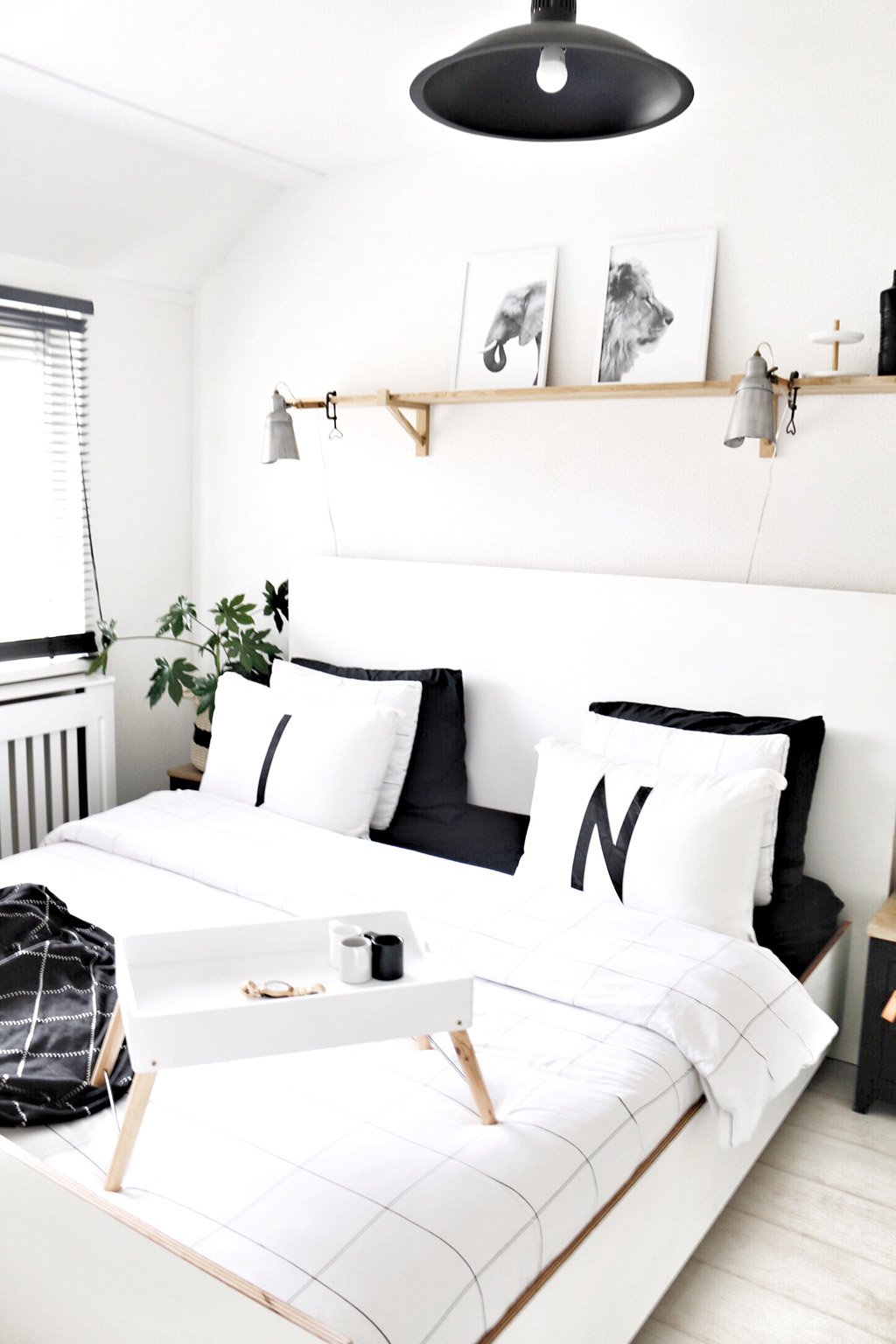 Zwart wit interieur | Scandinavisch en stoer wonen | Binnenkijken | Stek Magazine