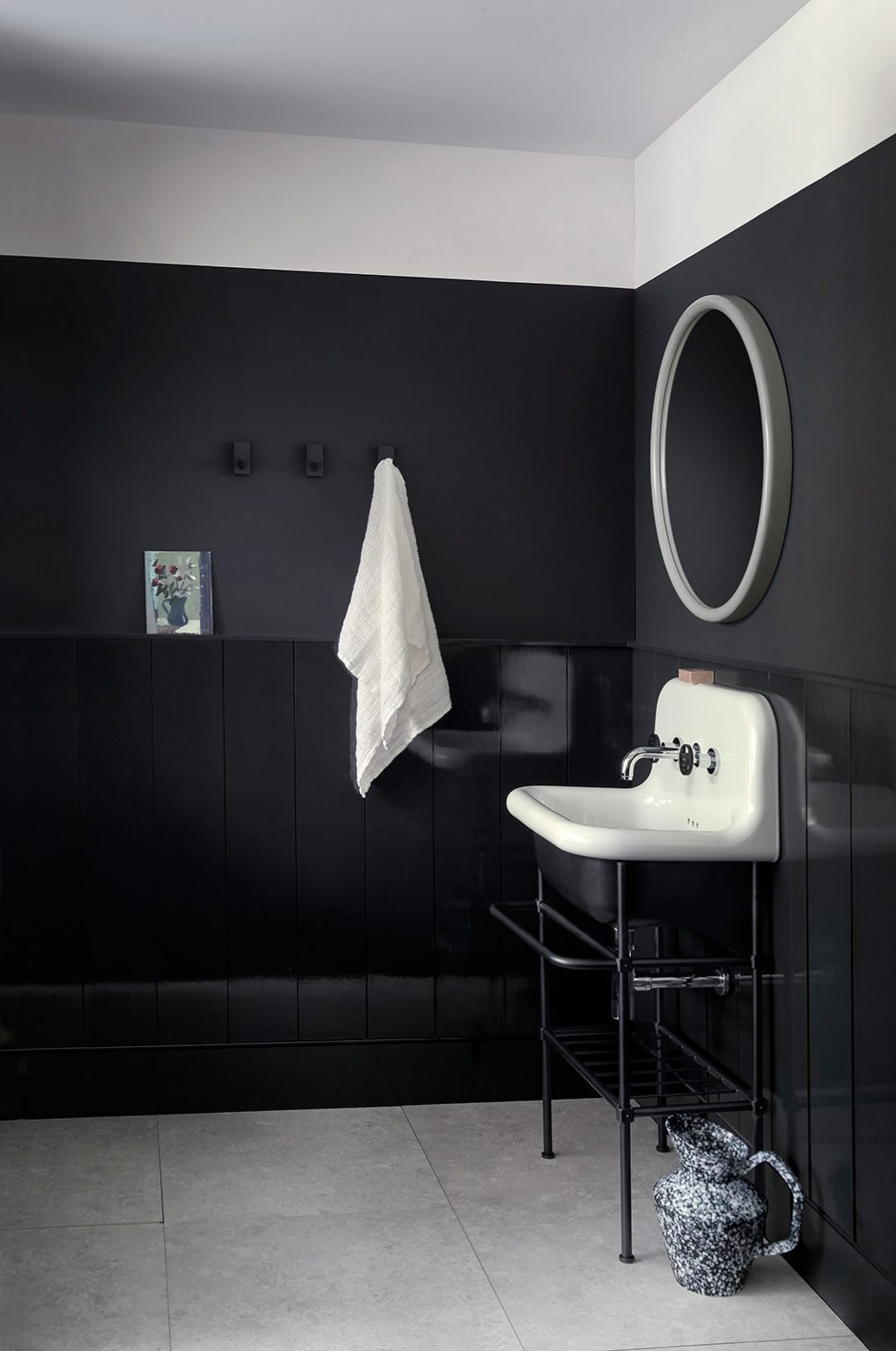 Zwarte badkamermuur | Stek Magazine