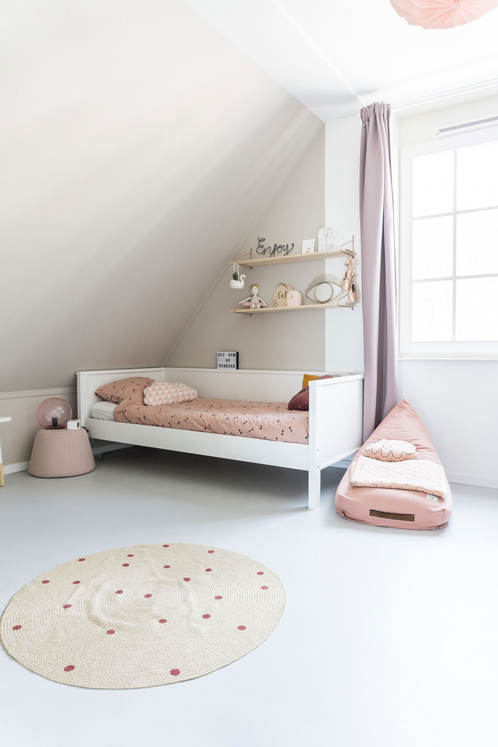 Meisjeskamer met roze tinten | Stek Magazine