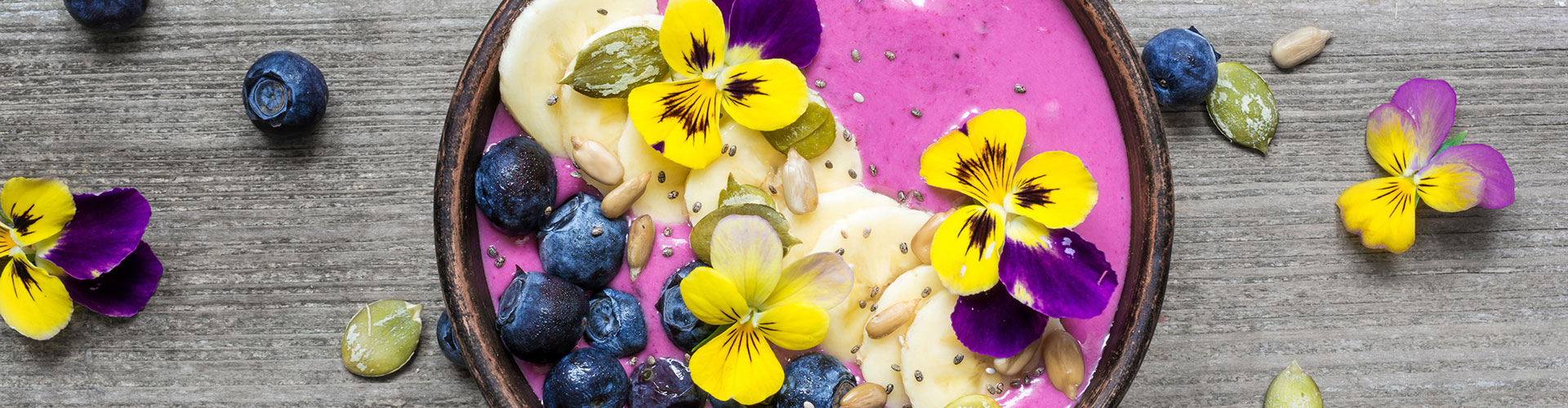 9 keer snoepen van je eigen eetbare bloemen | Stek Magazine