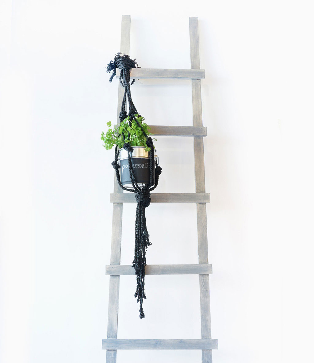 DIY woonideeën - decoratieve ladder | Stek Magazine