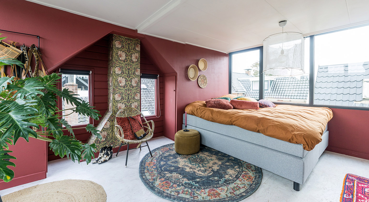 Kleurrijke woonstijl | Kleurtjes en behangprintjes slaapkamer | Stek Magazine 