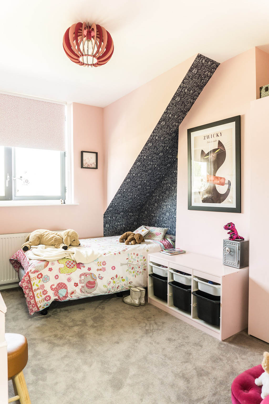 Stoere meisjeskamer met roze en blauw | Stek Magazine 