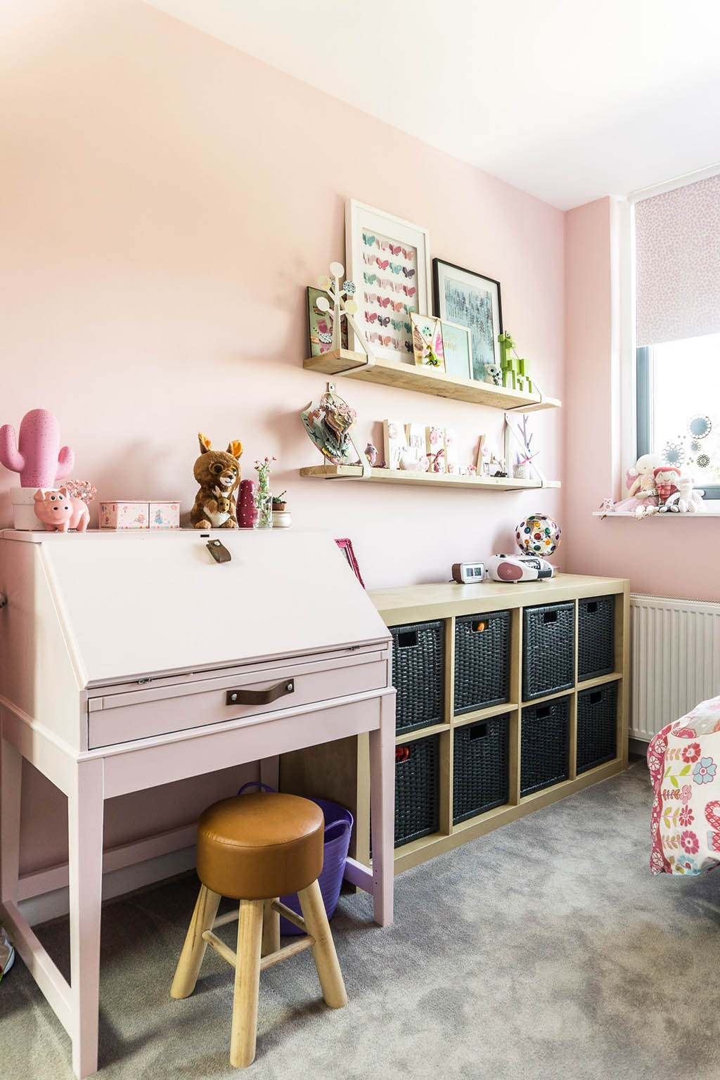 Stoere meisjeskamer met roze en blauw | Stek Magazine 