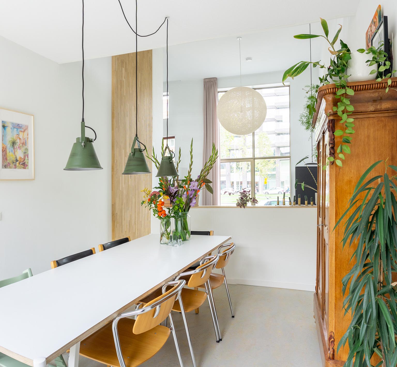 Antieke kast in modern huis | Stek Magazine