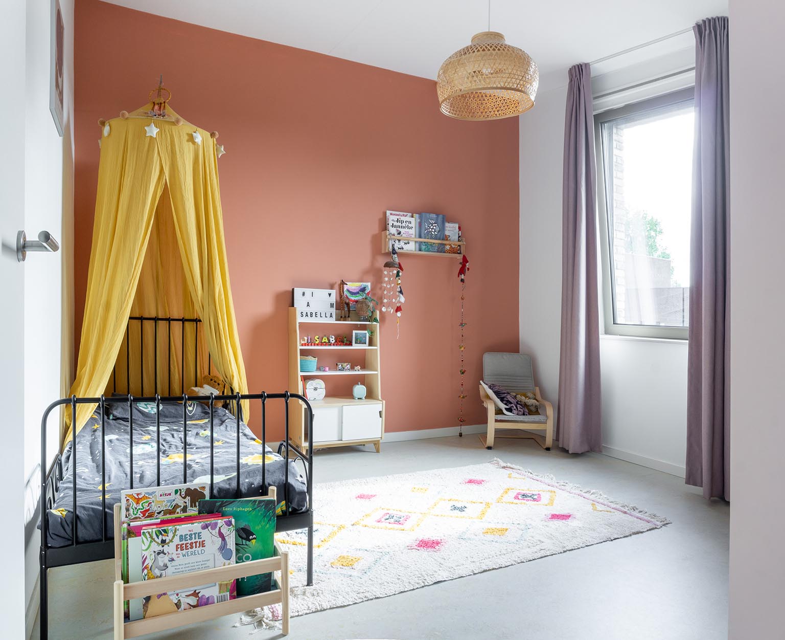 Kinderkamer marmoleum limoncello | Gekleurde muren